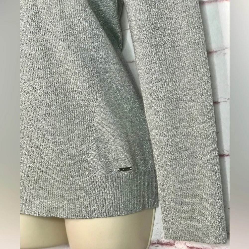 DKNY M Sparkly silver metallic thread grey ribbed V-neck knit top Size Medium - Picture 8 of 15